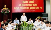 Báo chí với công tác đấu tranh phòng, chống tham nhũng, lãng phí 